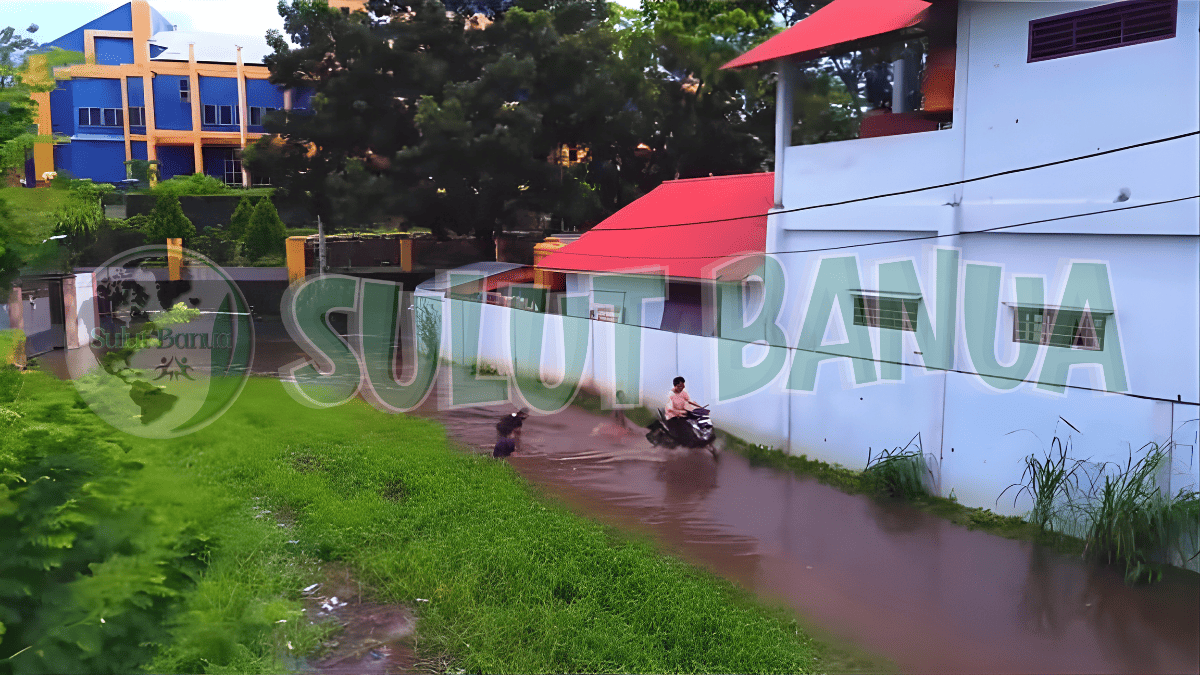 Lokasi banjir di Girian Bitung depan Gedung Kesenian.