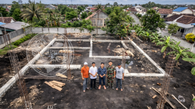 Camat Girian Rukman Rasyid saat meninjau lokasi Koperasi Merah Putih di Girian Indah.