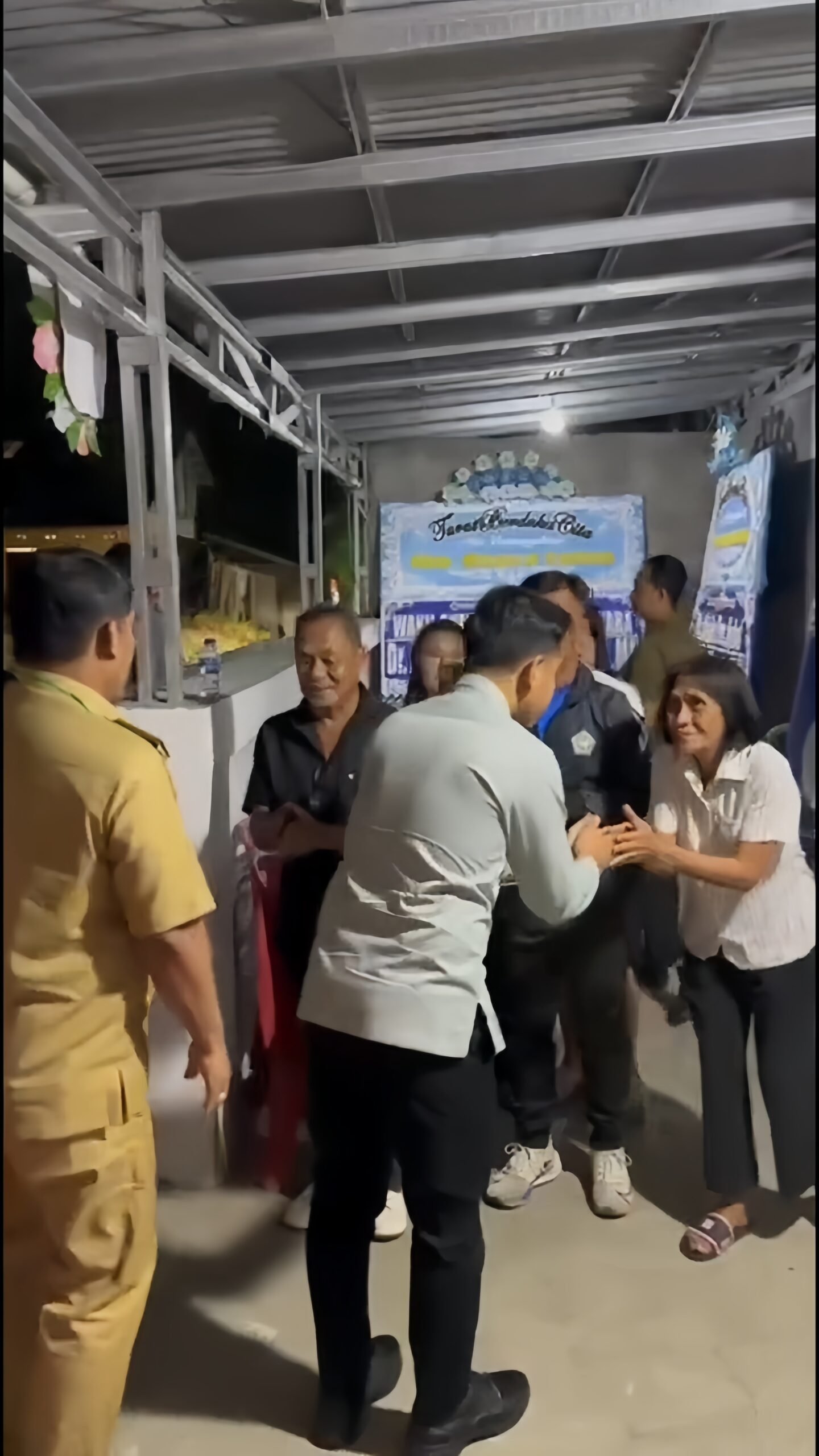 Wapres Gibran melayat korban gempa Manado didampingi Gubernur Sulut.